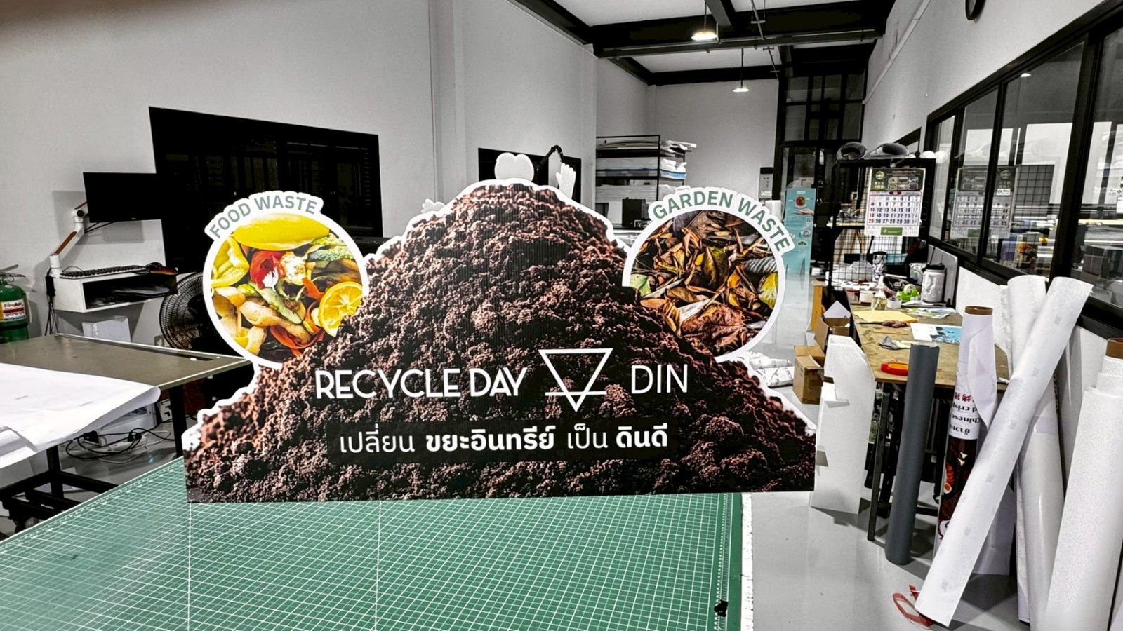 ผลงานสแตนดี้ Standee Studio