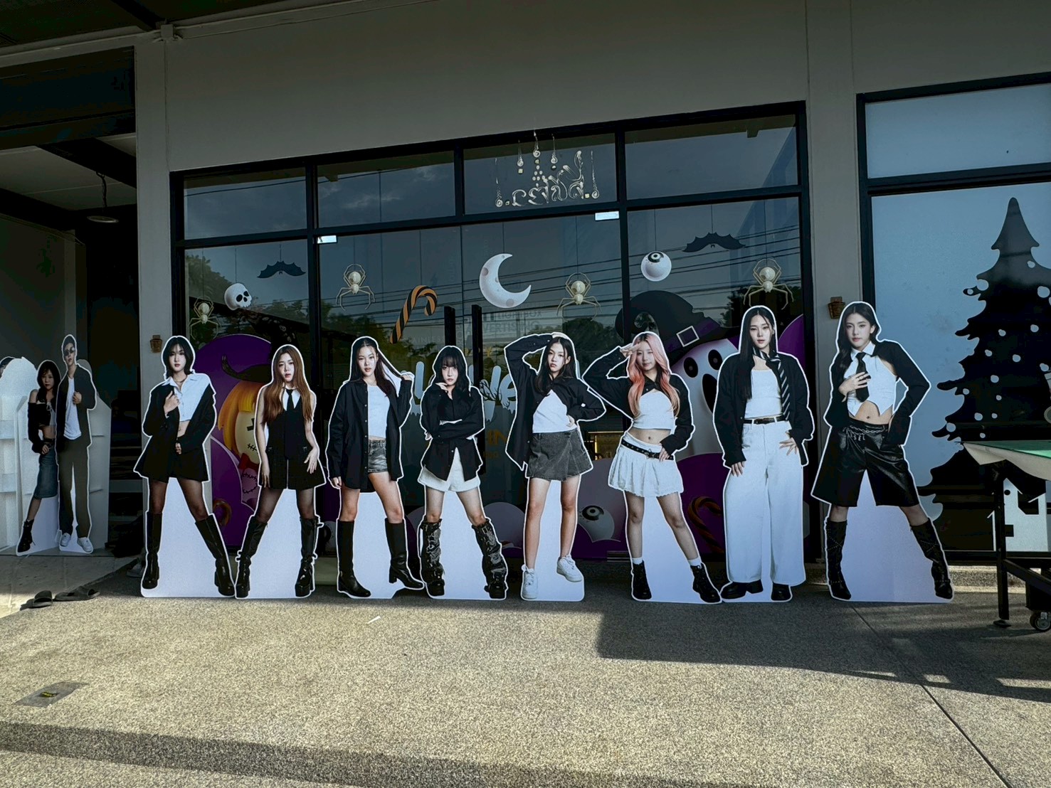 ผลงานสแตนดี้ Standee Studio